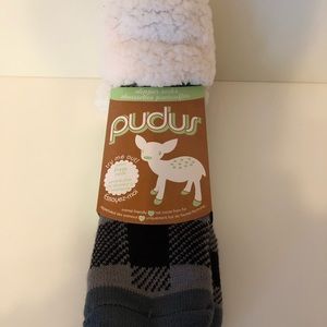 NWT grey and black checked Pudus socks